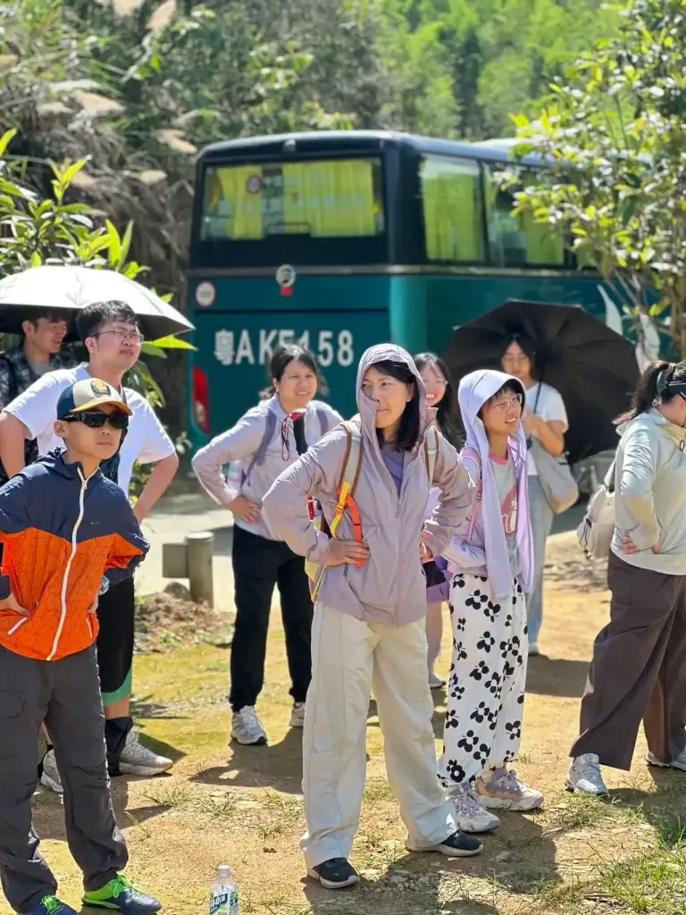 Warm-up exercises before hiking
